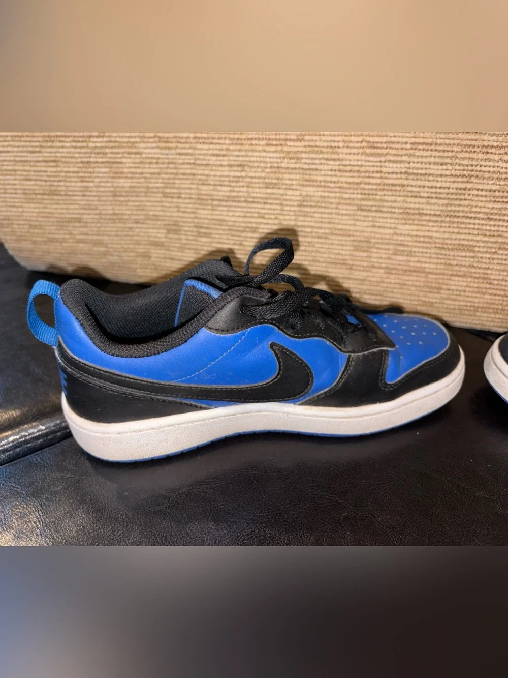Nike Low-Top Sneakers in Royal Blue and Black 6Y